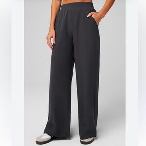 Fabletics Downtown Wide-Leg Pant in Midnight
